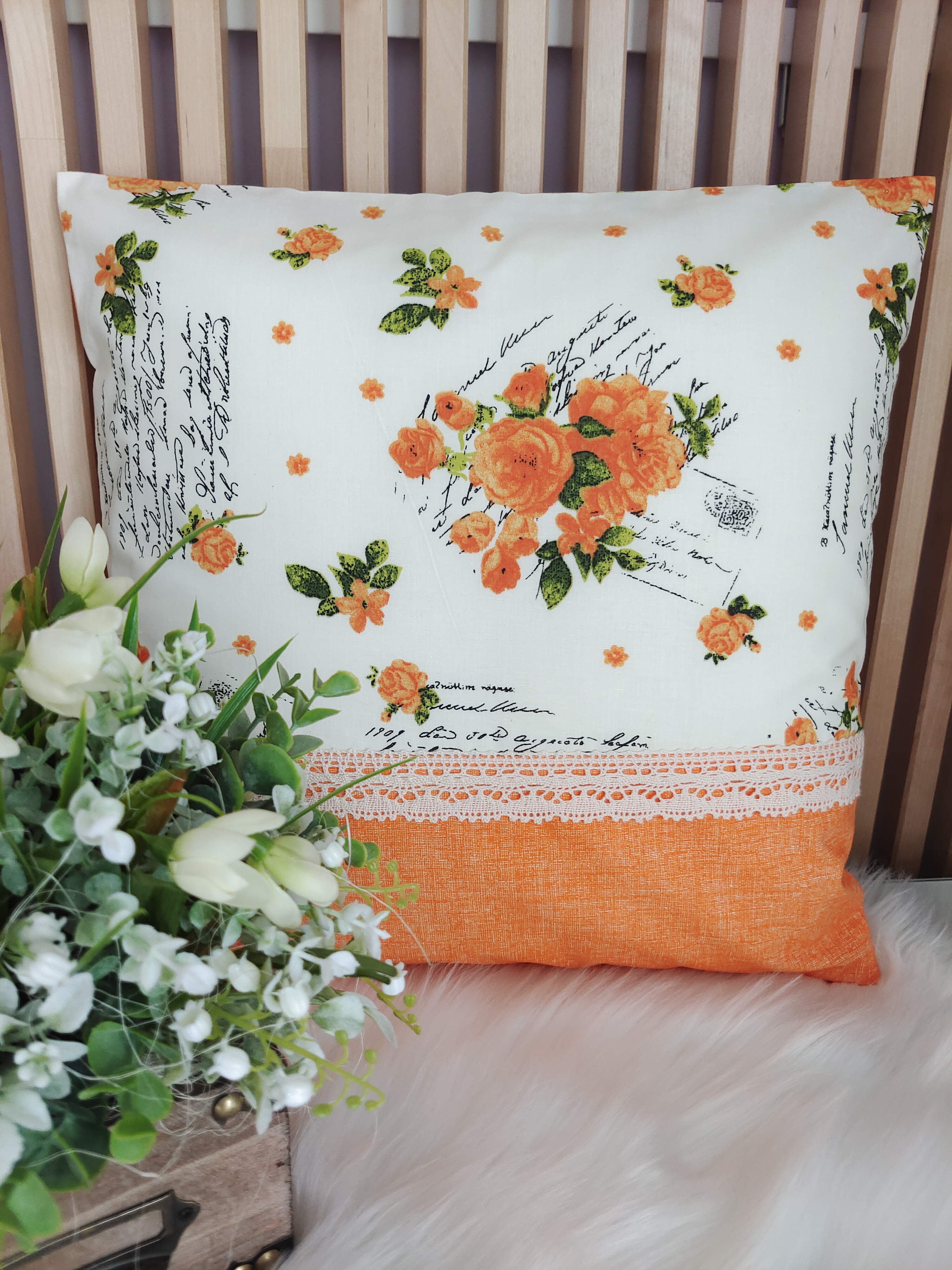 Povlak na polštář 40 x 40 cm – Růžičky v kombinaci s oranžovou | Ruční výroba z bavlny