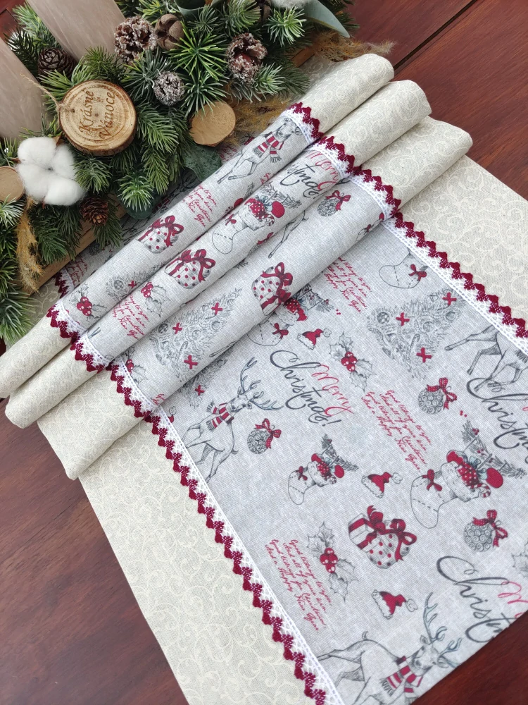 Běhoun vánoční - Merry Christmas v kombinaci s ornamenty na šedé a červenobílou krajkou