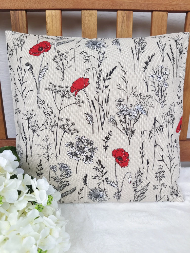 Povlak na polštář 40 x 40 cm – Louka s červenými vlčími máky | Ruční výroba
