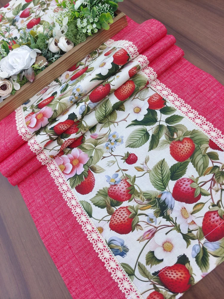 Běhoun – ubrus na stůl letní motiv jahod | 42 x 145 cm
