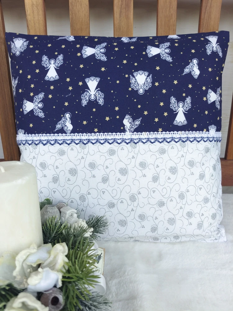 Povlak na polštář 40 x 40 cm – andílci na tmavě modré | Ruční výroba z bavlny