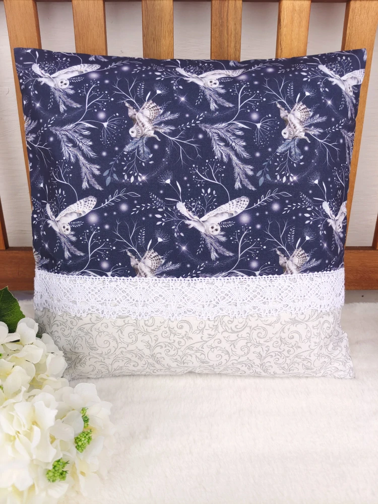 Vánoční povlak na polštář 40x40 - Zimní sovy na tmavě modré