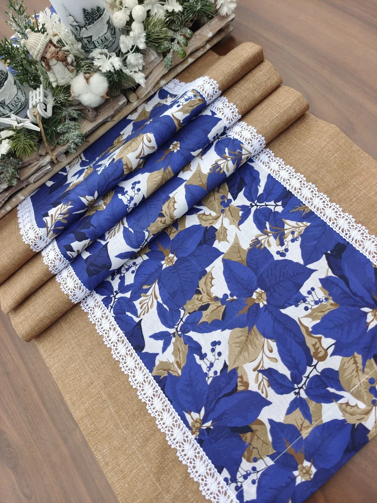 Běhoun - ubrus modré vánoční hvězdy v kombinaci s béžovou | 42 x 135 cm