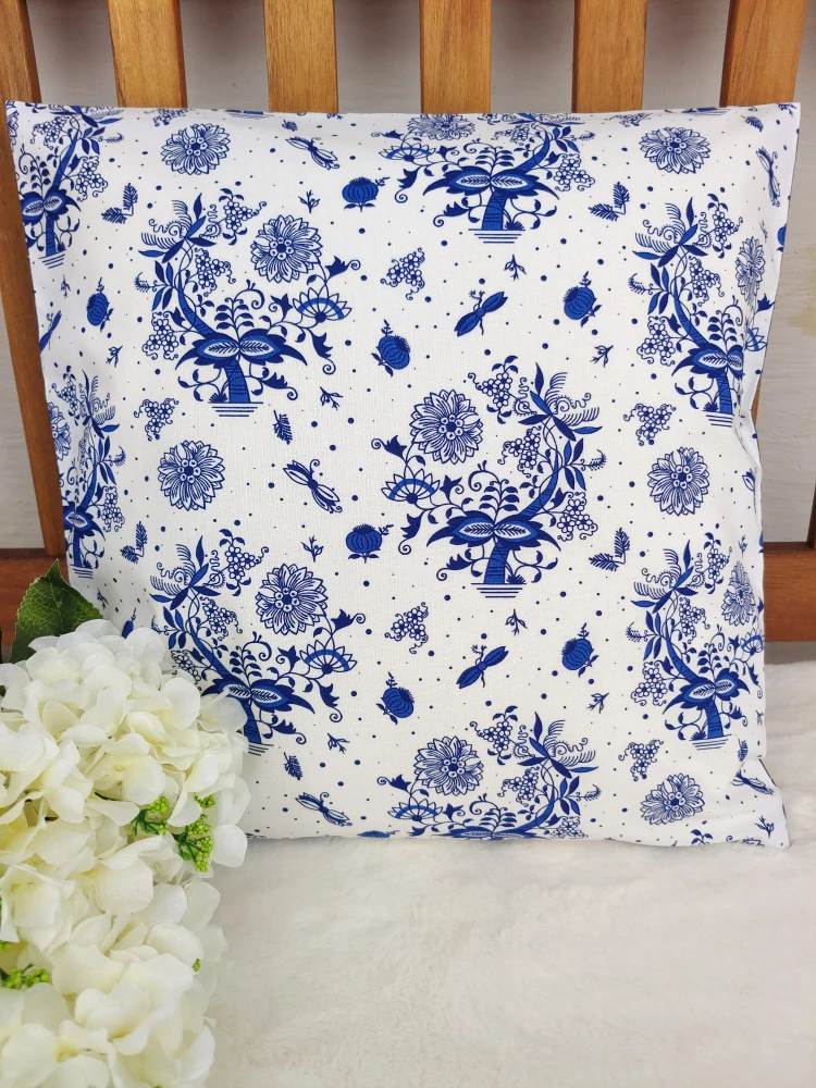 Povlak na polštář 40 x 40 cm – Modrý český cibulák s puntíkem | Ruční výroba z bavlny