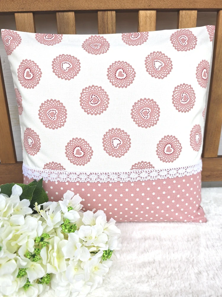 Povlak na polštář 40 x 40 cm – srdíčka starorůžová s krajkou | Ruční výroba