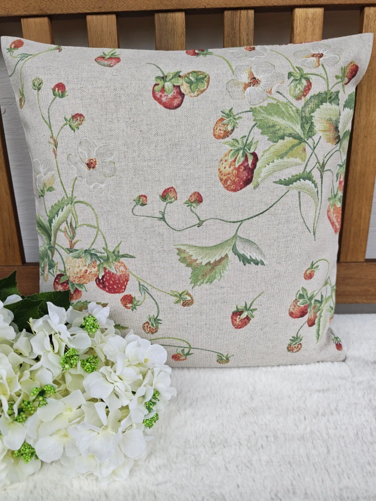 Povlak na polštář 40 x 40 cm – Jahody na režném vzhledu | Ruční výroba