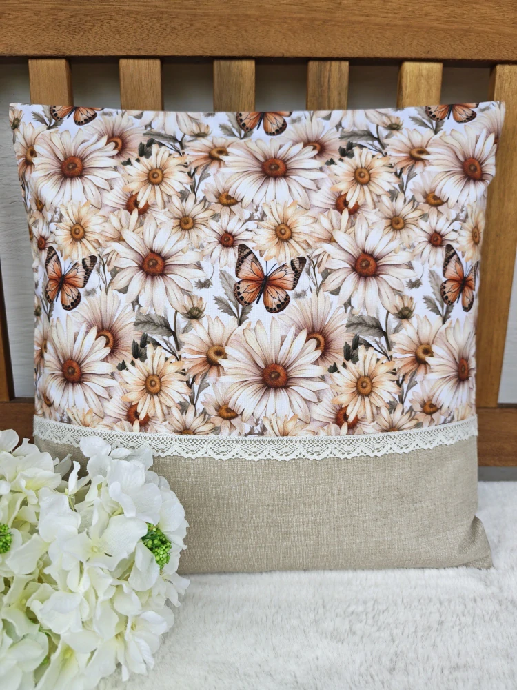 Povlak na polštář 40 x 40 cm – kopretiny na béžové s krajkou | Ruční výroba z bavlny