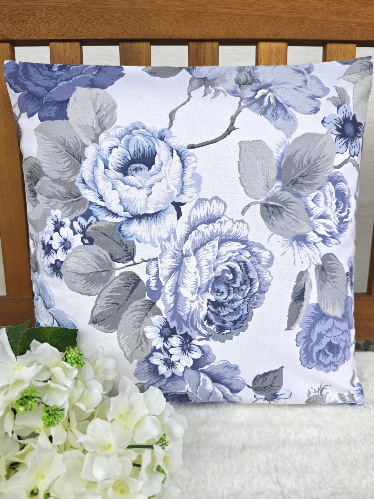Povlak na polštář 40 x 40 cm – Modré a šedé růže | Ruční výroba z bavlny