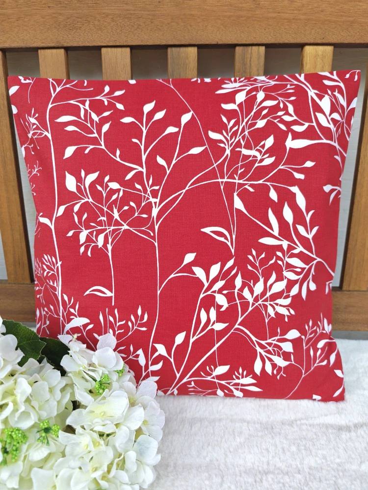 Povlak na polštář 40 x 40 cm – Bílé větvičky na červené | Ruční výroba z bavlny