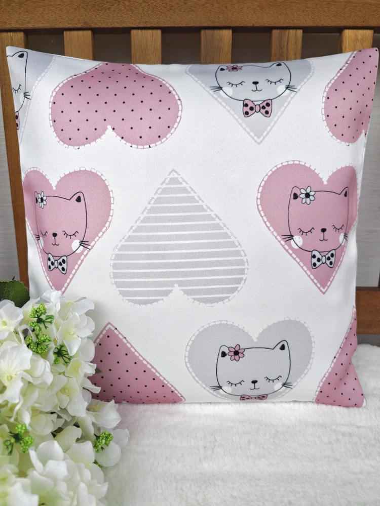 Povlak na polštář 40 x 40 cm – dětský polštář pro holčičky kočičky a srdíčka | Ruční výroba z bavlny