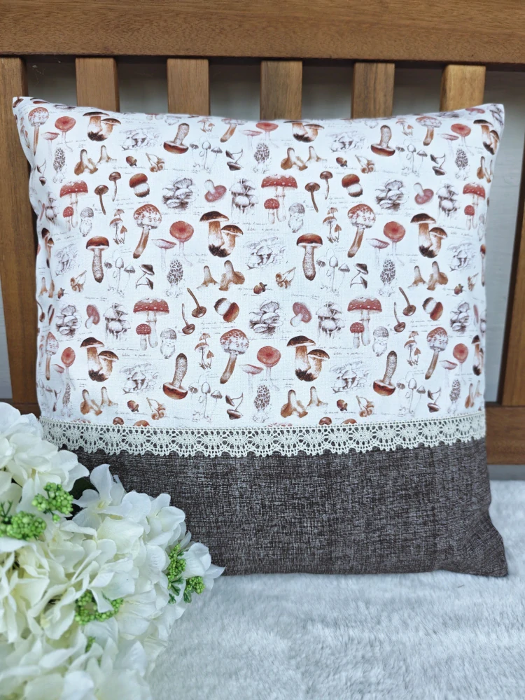 Povlak na polštář 40 x 40 cm – houbičky z atlasu hub s krajkou