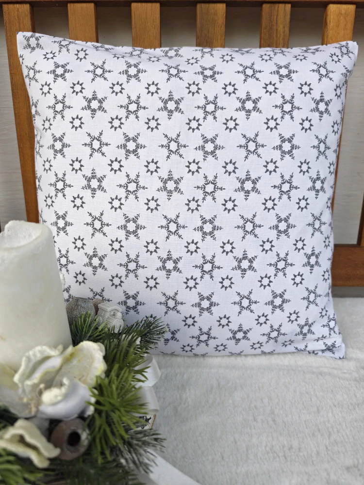 Povlak na polštář 40 x 40 cm – šedé vločky na bílé