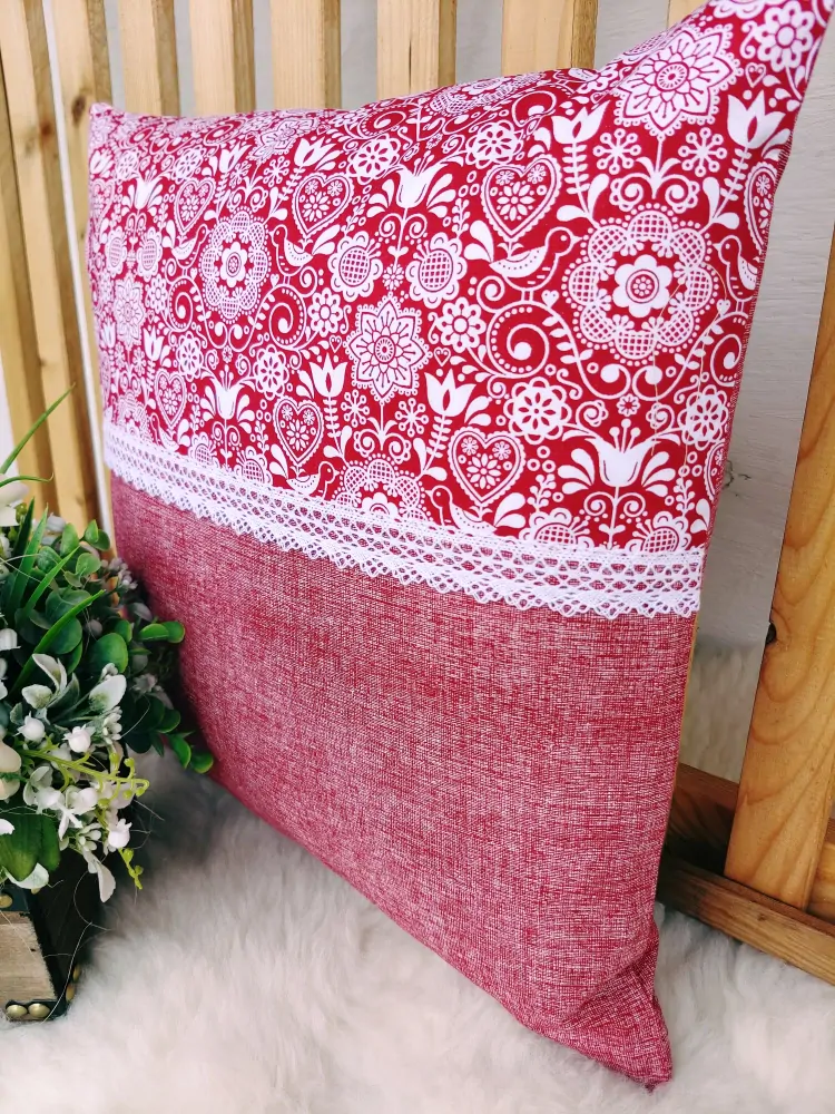 Povlak na polštář 40 x 40 cm – Folklórní vzor červený | Ruční výroba z bavlny
