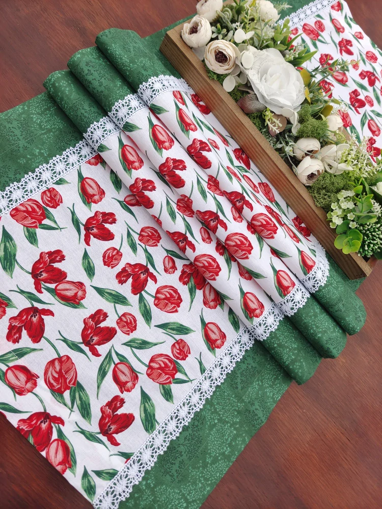 Běhoun - tulipány na bílé v kombinaci se zeleným mechem