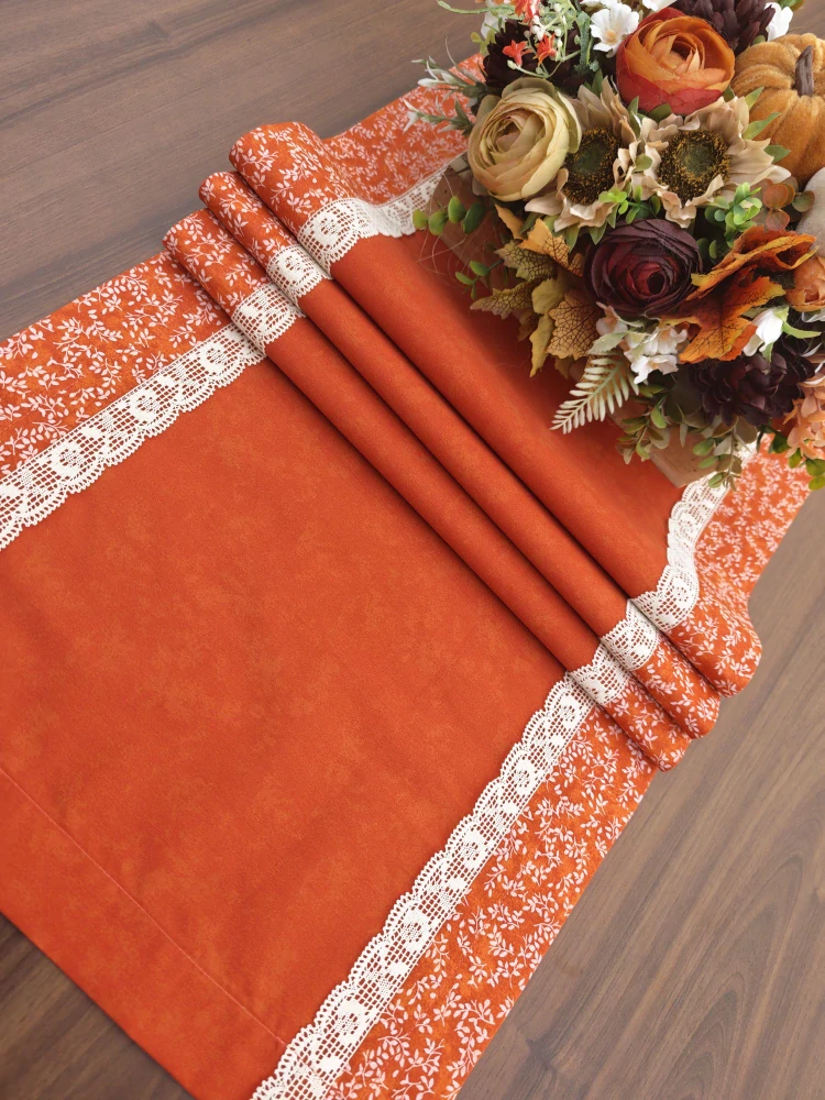 Běhoun - oranžový mramor lemovaný lístečky na oranžové