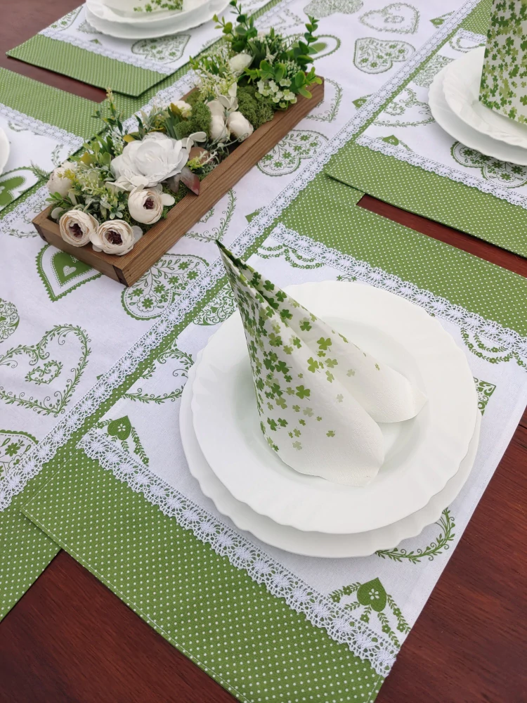Jídelní sada - zelená srdce malovaná v kombinaci s puntíkem