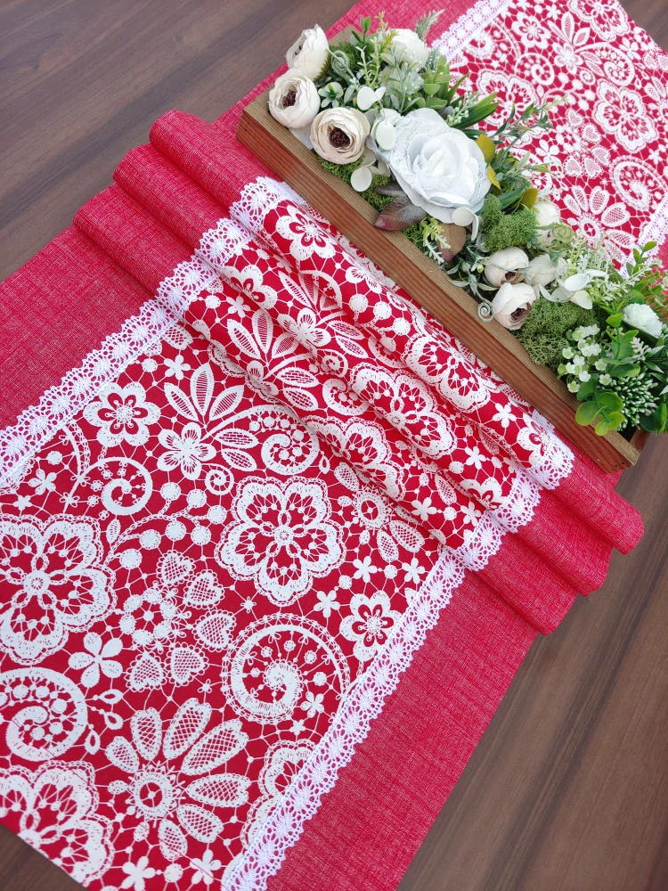 Běhoun – ubrus na stůl bílá krajka na jasně červené | 42 x 145 cm