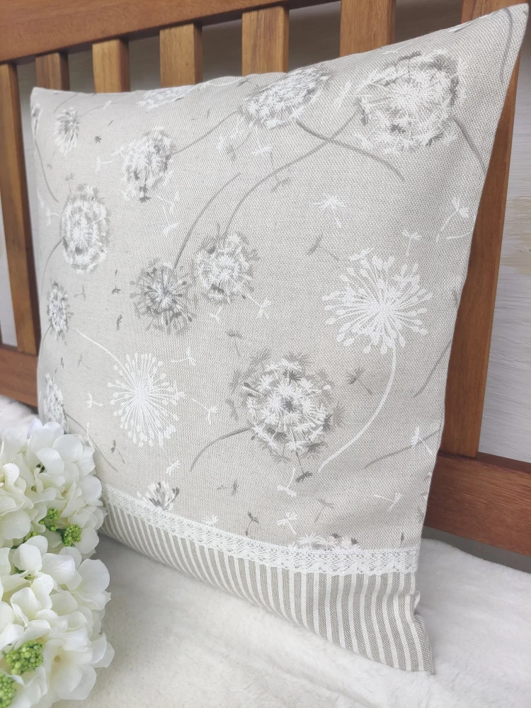Povlak na polštář 40 x 40 cm – Chmýří pampelišek a krajka | Ruční výroba