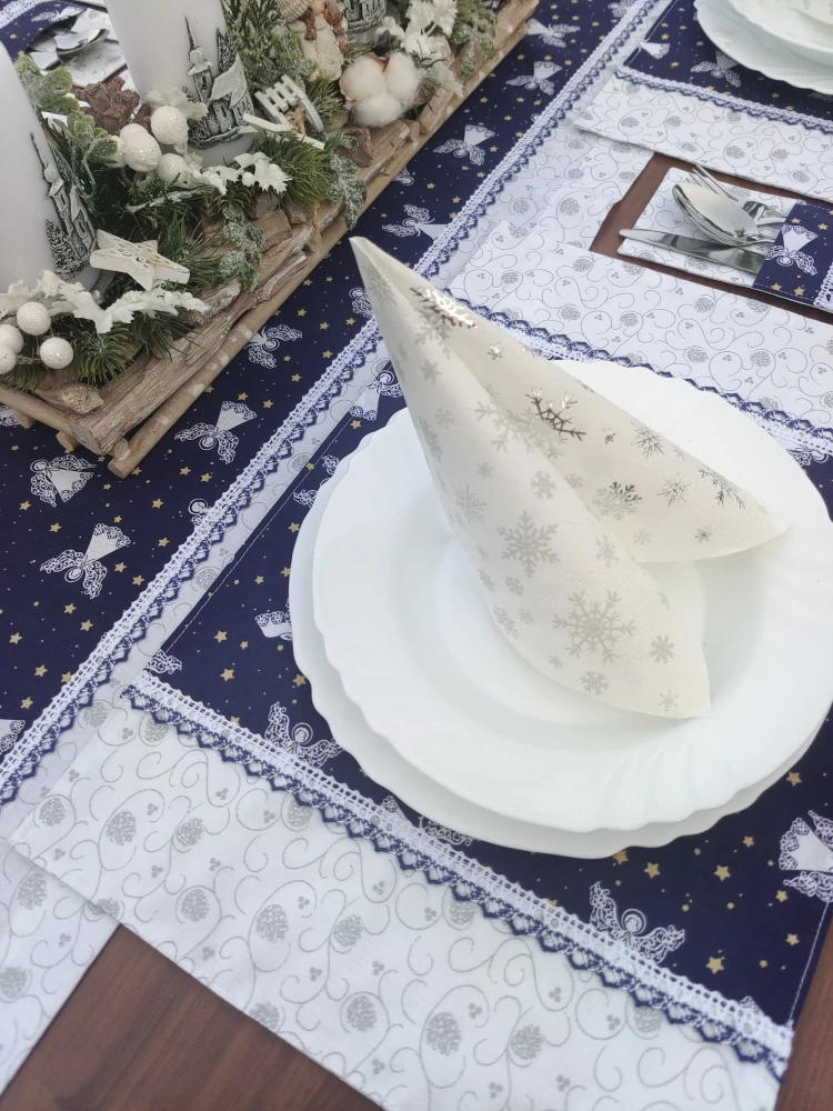 Vánoční jídelní sada - běhoun , 4 prostírání, 4 pouzdra - andílci na modré