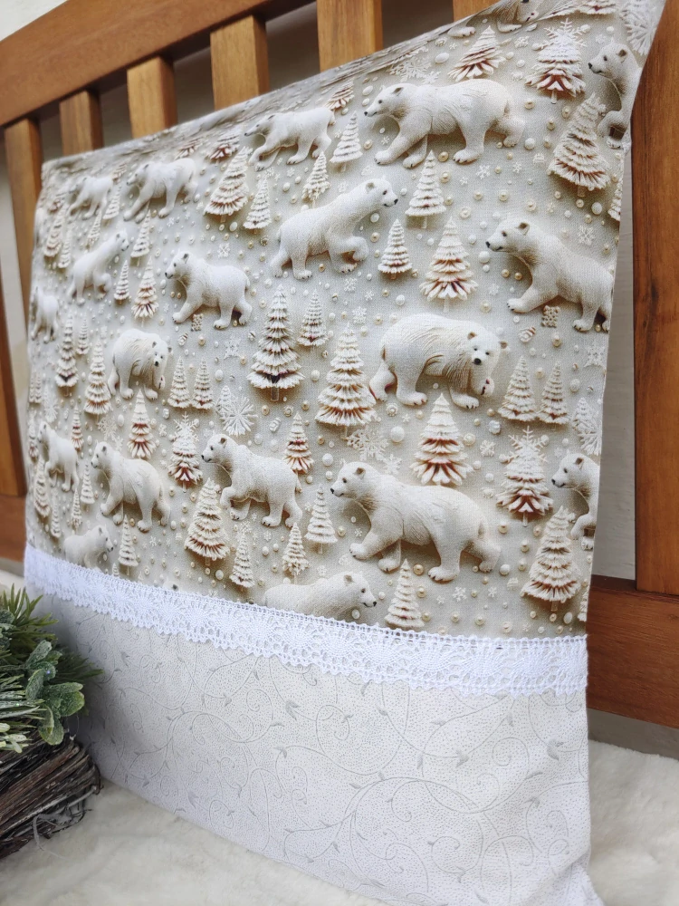 Vánoční povlak na polštář 40 x 40 cm – lední medvědi v kombinaci s krajkou | Ruční výroba