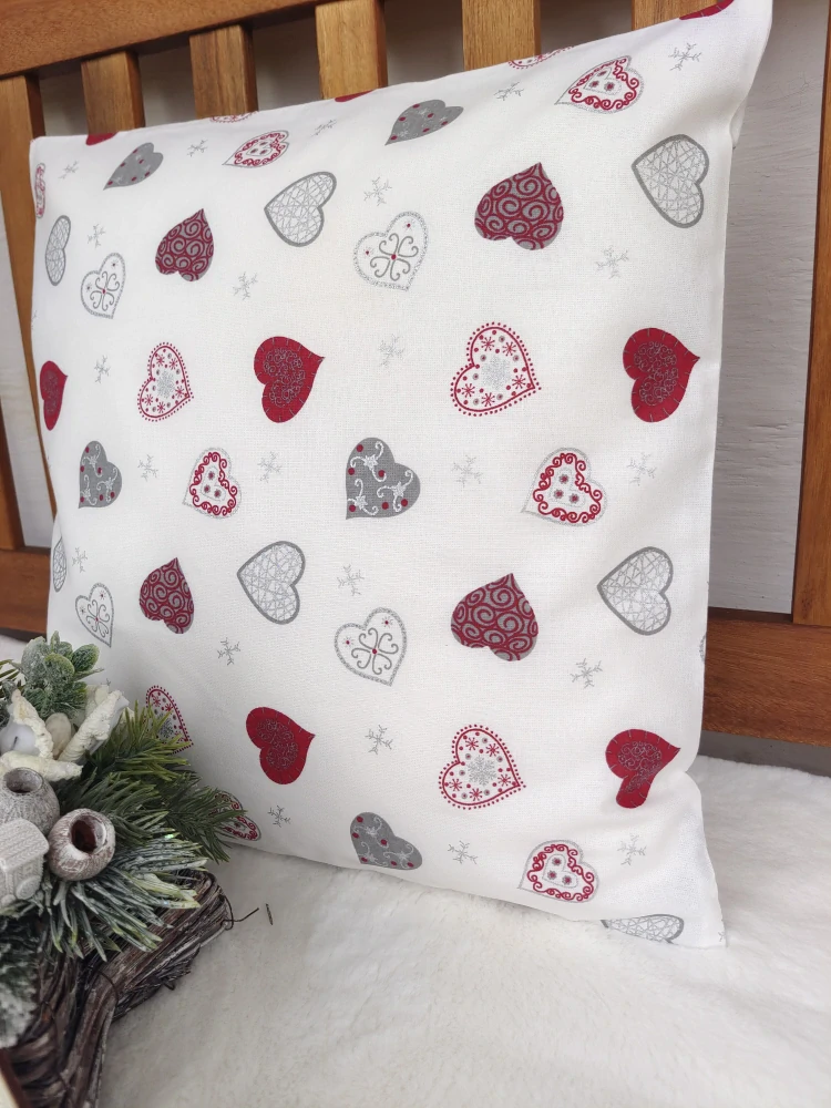 Povlak na polštář vánoční 40 x 40 cm – vánoční srdíčka a vločky