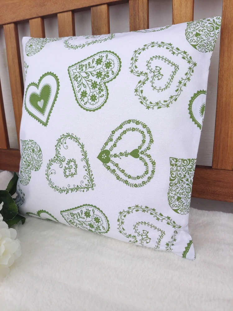 Povlak na polštář 40 x 40 cm – zelená srdce malovaná na bílé