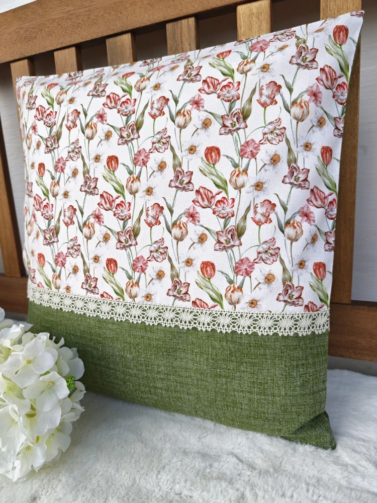 Povlak na polštář 40 x 40 cm – Tulipány a narcisky s krajkou | Ruční výroba
