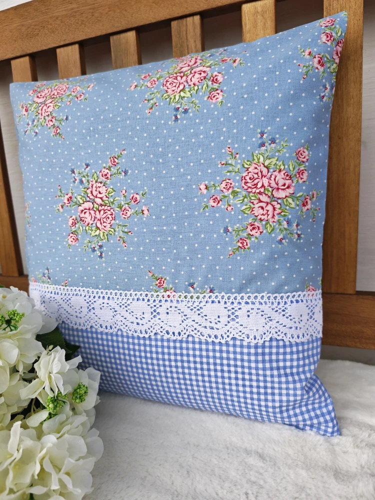 Povlak na polštář 40 x 40 cm – Růžičky na provensálsky modré s kostičkou | Ruční výroba z bavlny