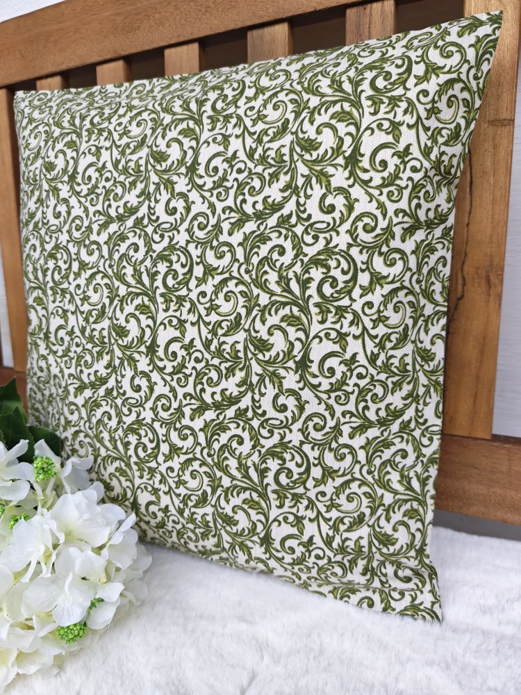 Povlak na polštář 40 x 40 cm – zelené ornamenty na režné | Ruční výroba z bavlny