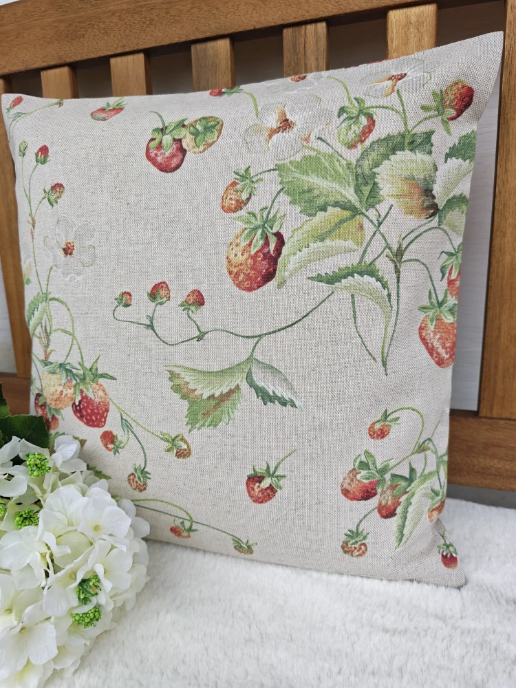 Povlak na polštář 40 x 40 cm – Jahody na režném vzhledu | Ruční výroba