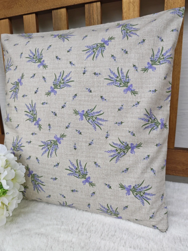 Povlak na polštář 40 x 40 cm – levandule na režné | Ruční výroba z bavlny