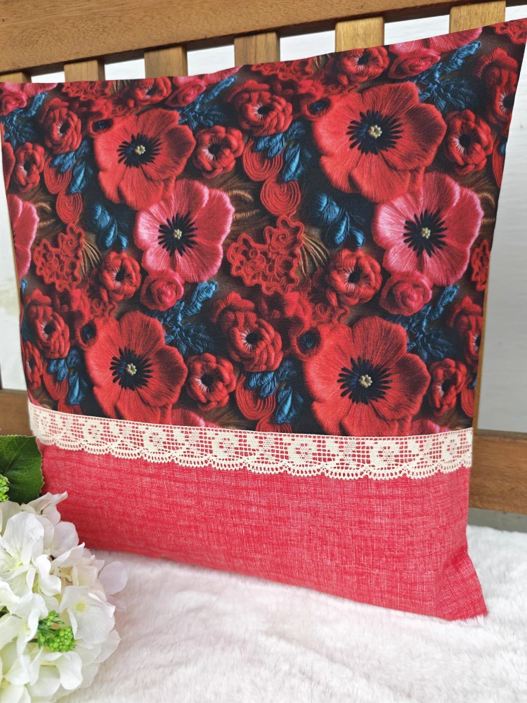 Povlak na polštář 40 x 40 cm – Vlčí máky 3D s červenou v režném efektu | Ruční výroba z bavlny
