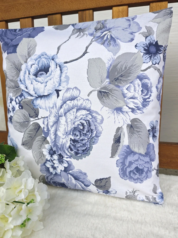 Povlak na polštář 40 x 40 cm – Modré a šedé růže | Ruční výroba z bavlny