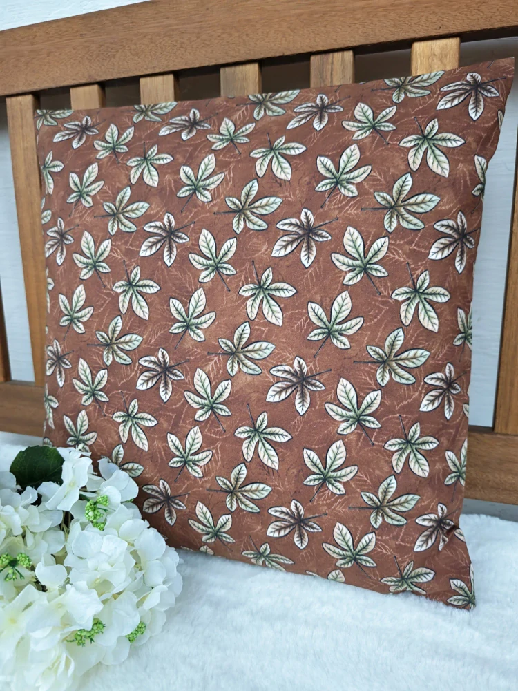 Povlak na polštář 40 x 40 cm – javorové podzimní listy s hnědou a krajkou