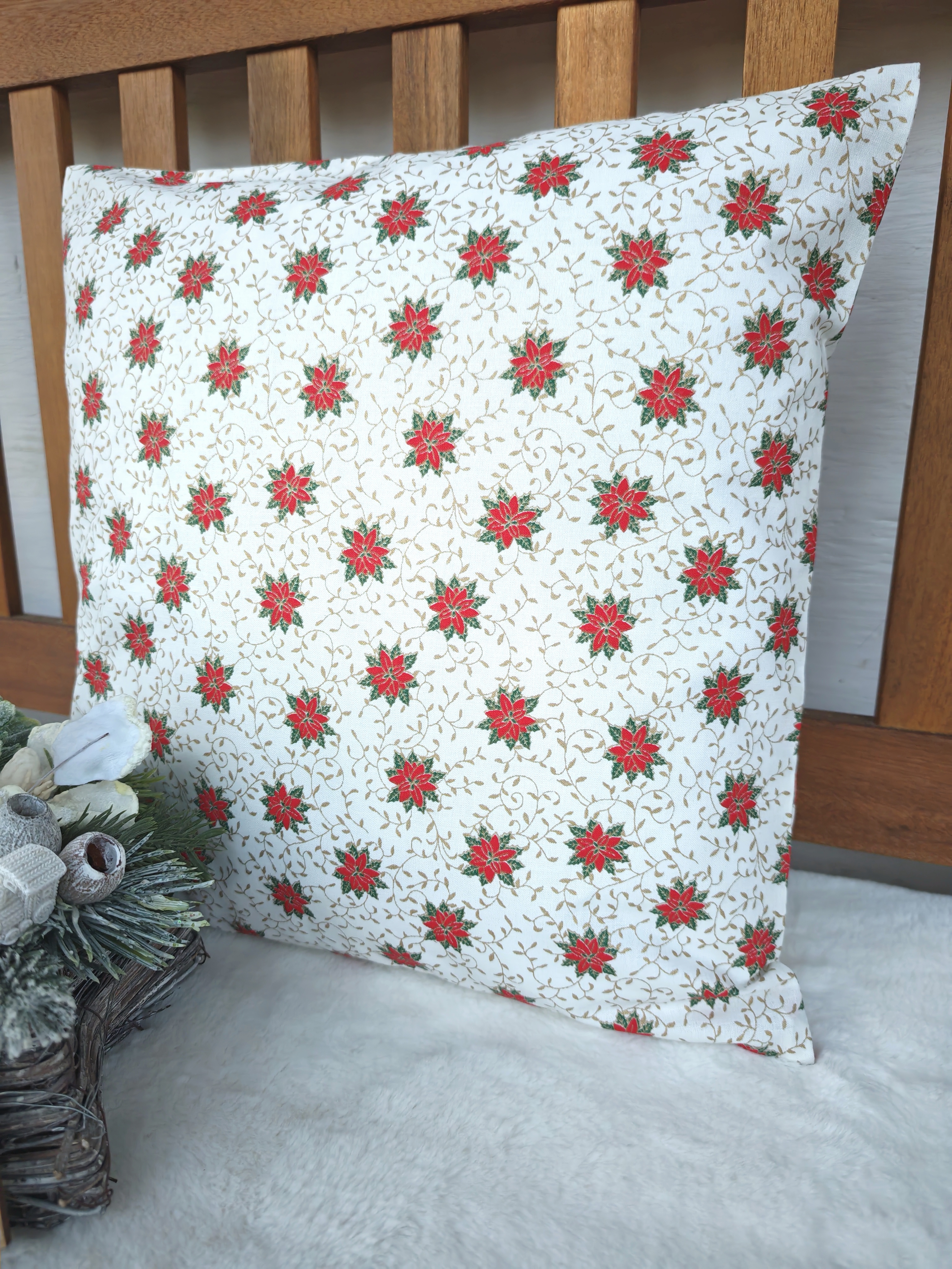 Povlak na polštář 40 x 40 cm – vánoční růže na smetanové
