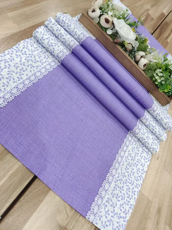 Běhoun - fialová lemovaná drobnými fialovými lístečky na bílé