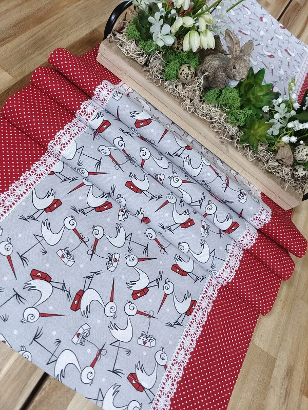 Běhoun - čápi na šedé v kombinaci s červeným puntíkem