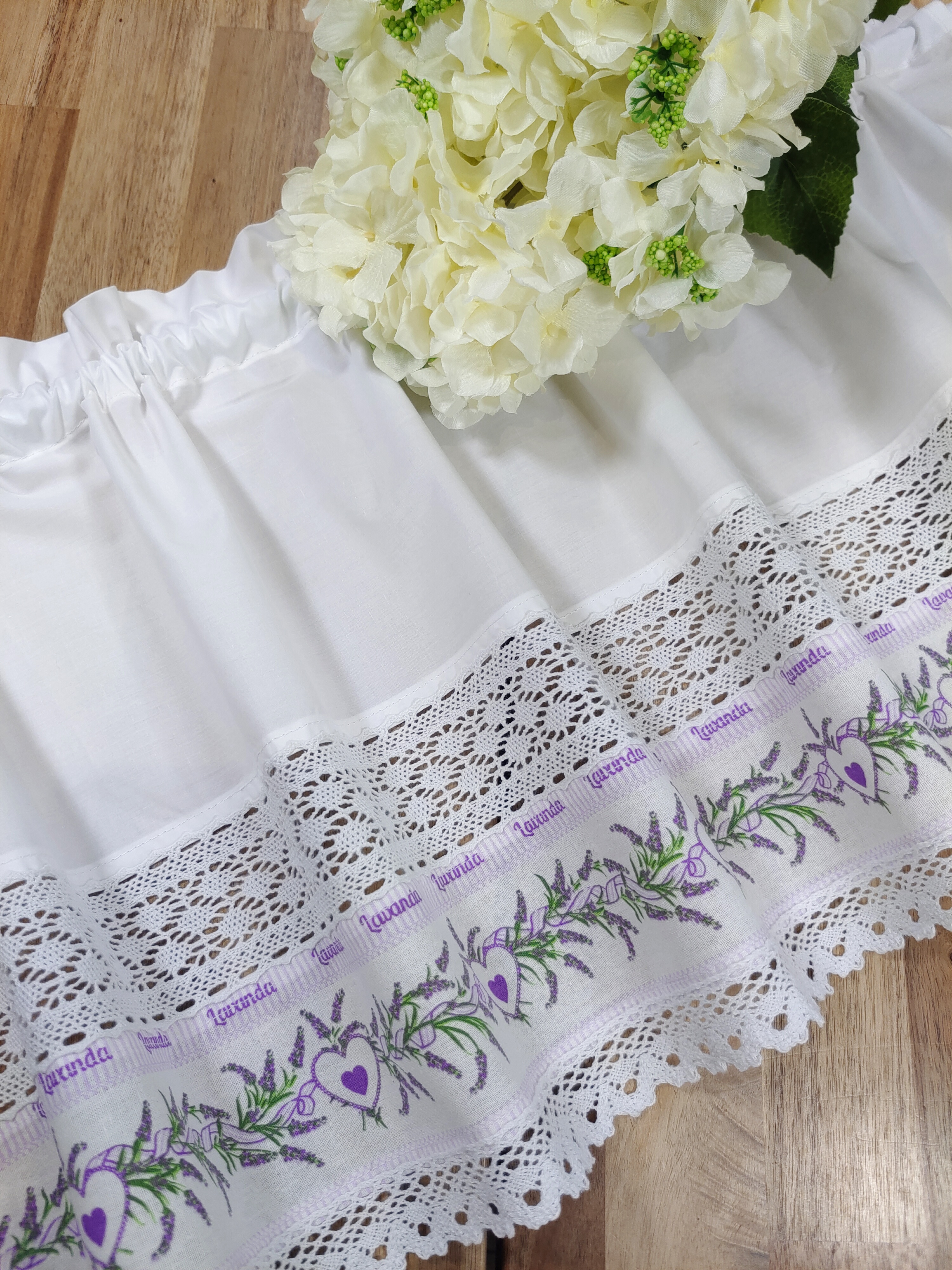Krajková záclonka - levandulová bordura - šířka 100 cm