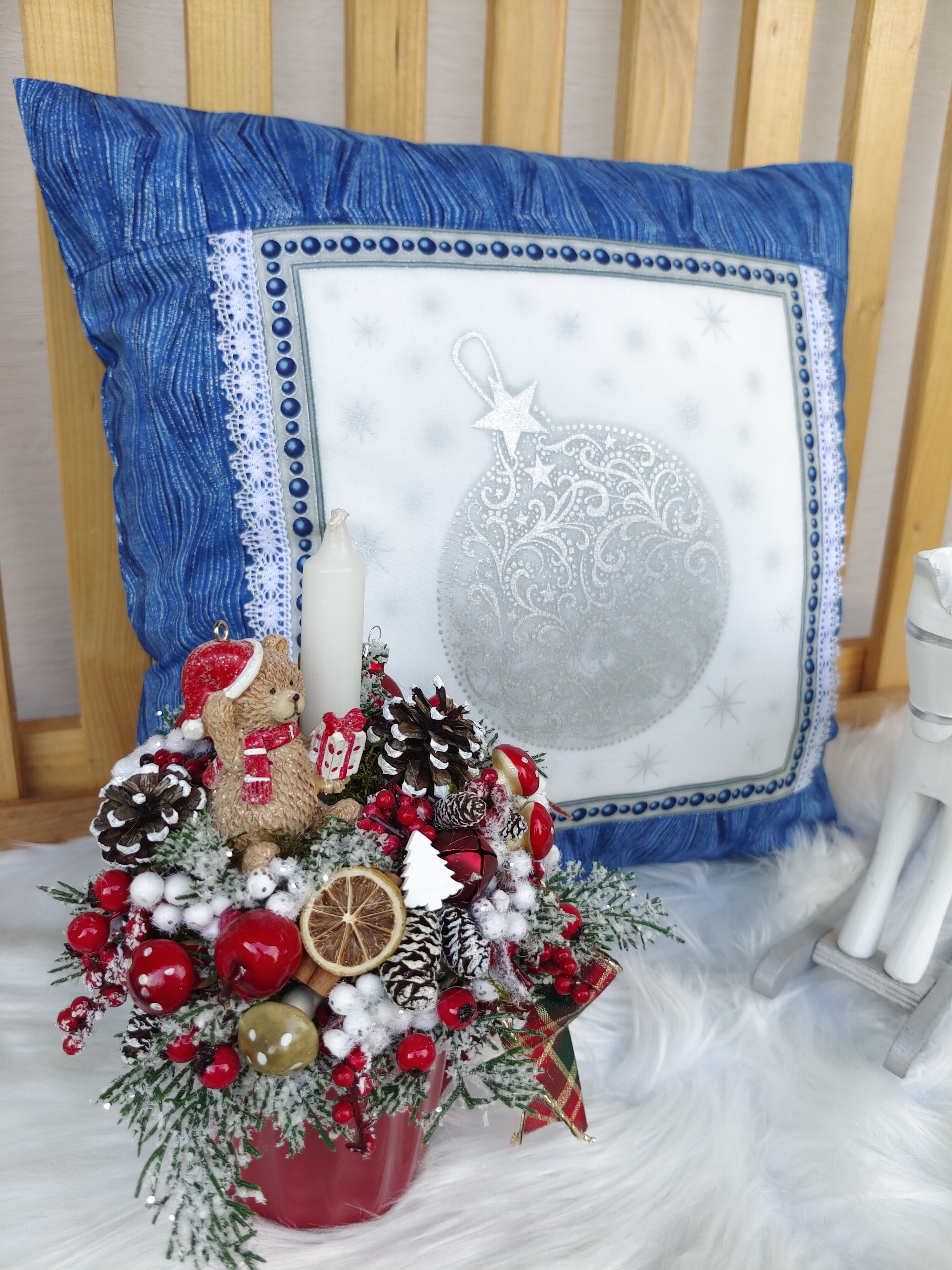 Vánoční povlak na polštář 40x40 - Stříbrná ozdoba na modré