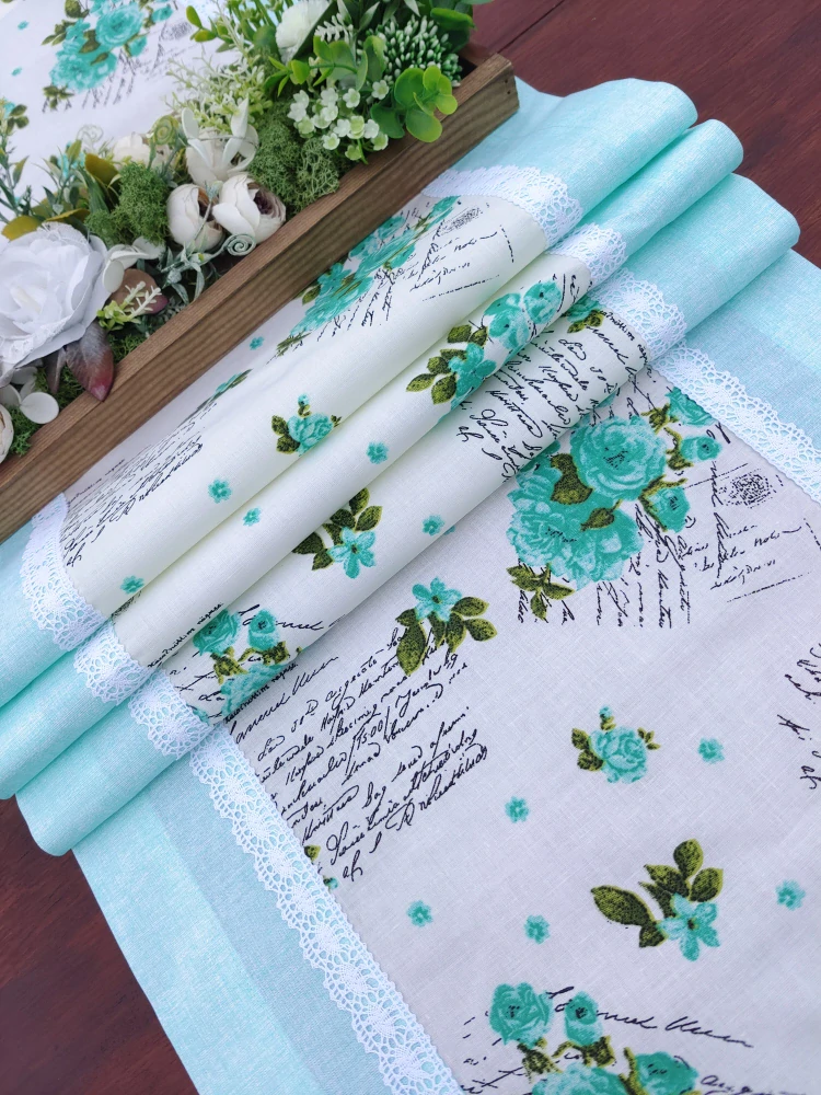 Běhoun - tyrkysové růžičky s písmem v kombinaci s mátovou