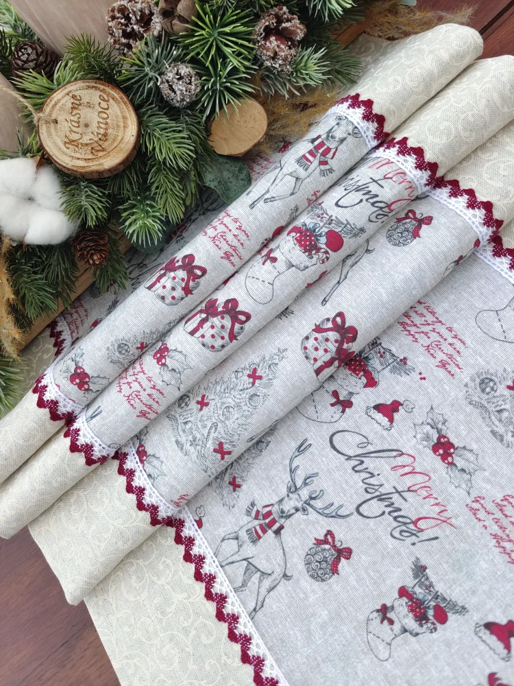 Běhoun vánoční - Merry Christmas v kombinaci s ornamenty na šedé a červenobílou krajkou