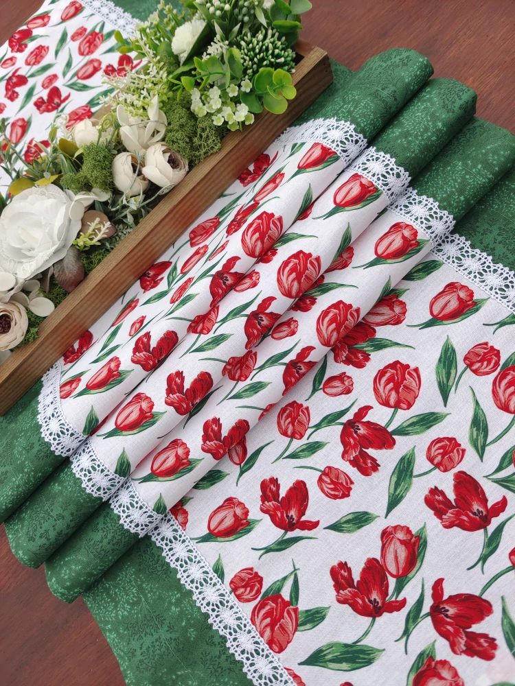 Běhoun - tulipány na bílé v kombinaci se zeleným mechem