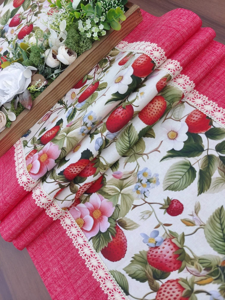 Běhoun – ubrus na stůl letní motiv jahod | 42 x 145 cm