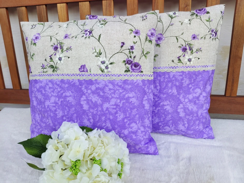 Povlak na polštář 40 x 40 cm – popínavé fialové růže s mramorem a krajkou | Ruční výroba