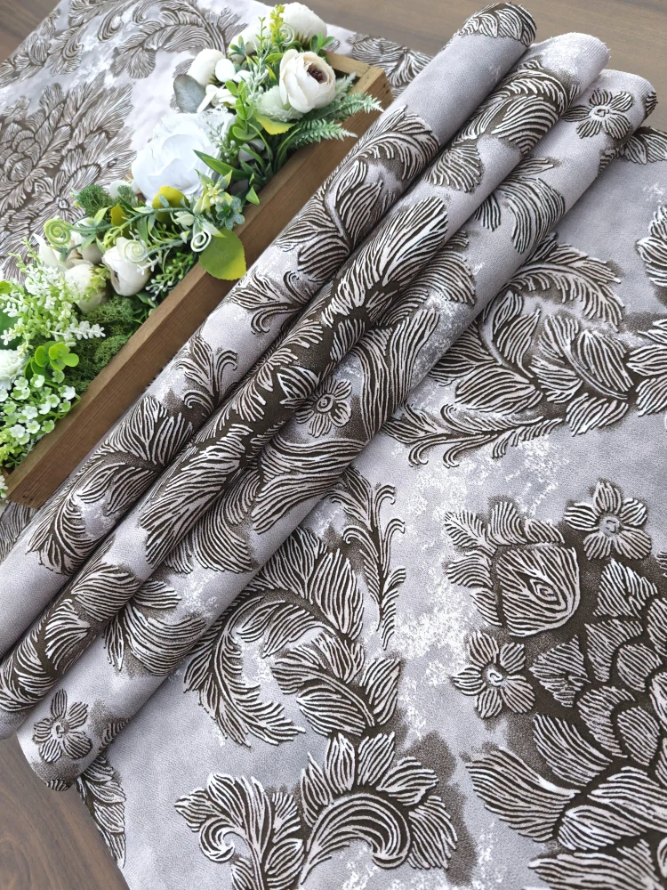 Běhoun - Hnědý květinový ornament