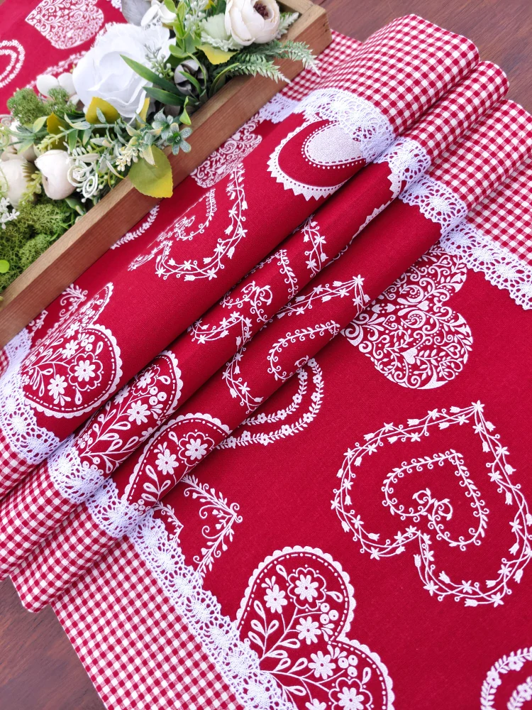 Běhoun - malovaná bílá srdce na červené s kostičkou