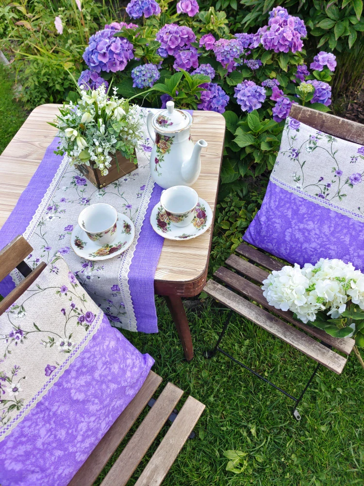 Povlak na polštář 40 x 40 cm – popínavé fialové růže s mramorem a krajkou | Ruční výroba