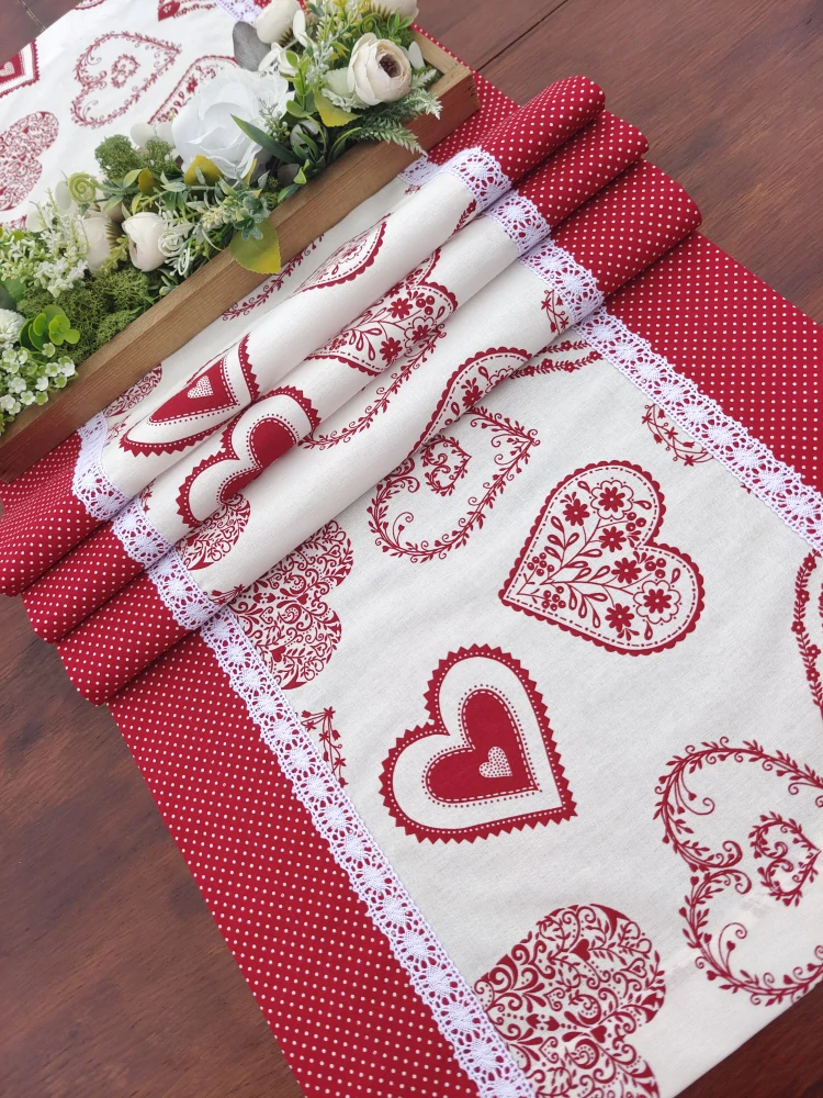 Jídelní sada - červená srdce malovaná v kombinaci s puntíkem
