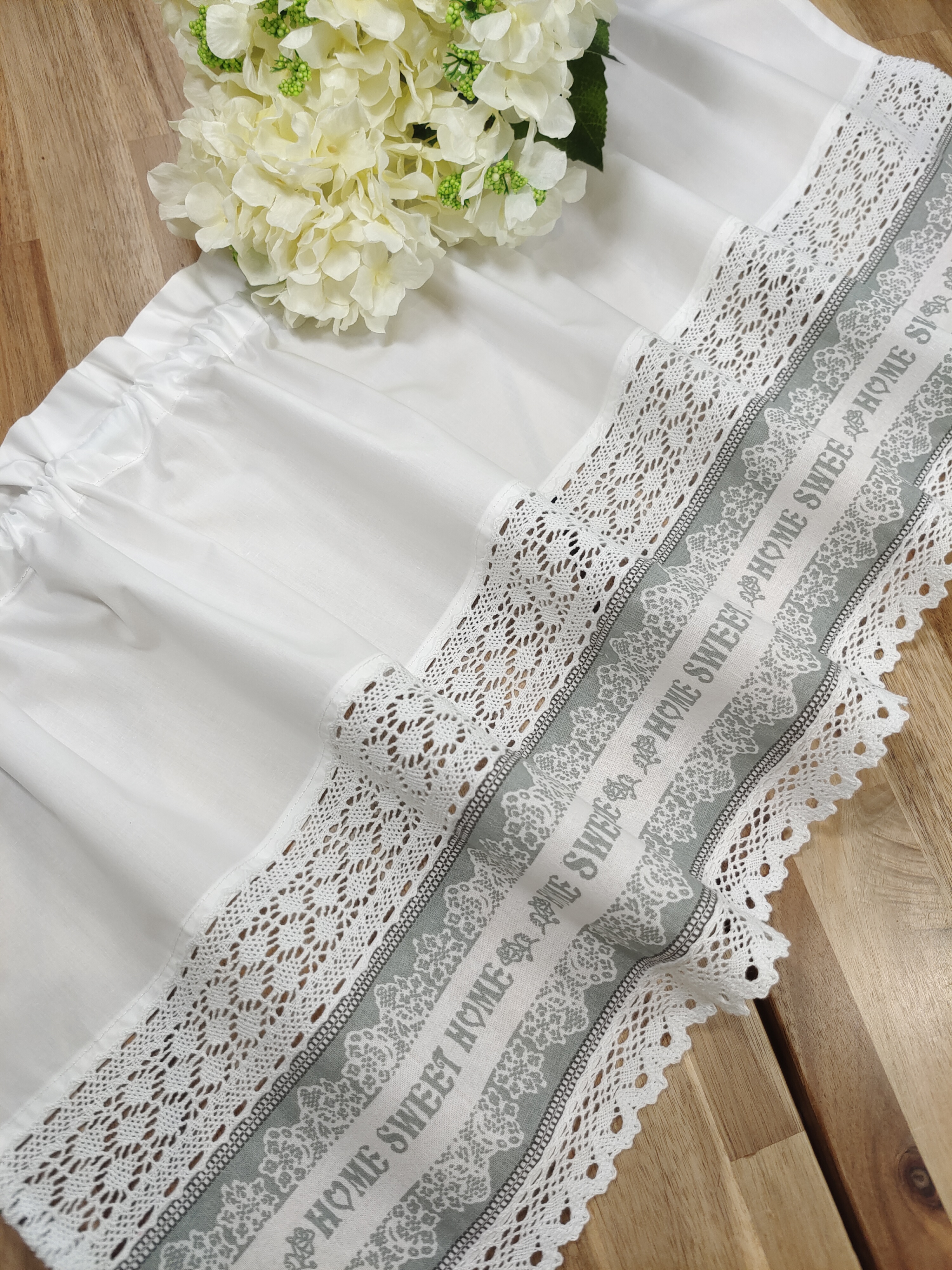Krajková záclonka - šedá bordura Sweet Home - šířka 100 cm