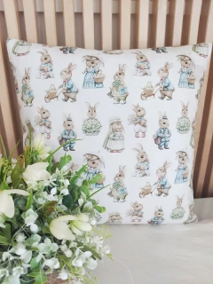 Povlak na polštář 40 x 40 cm – Zaječí rodinka | Ruční výroba z bavlny